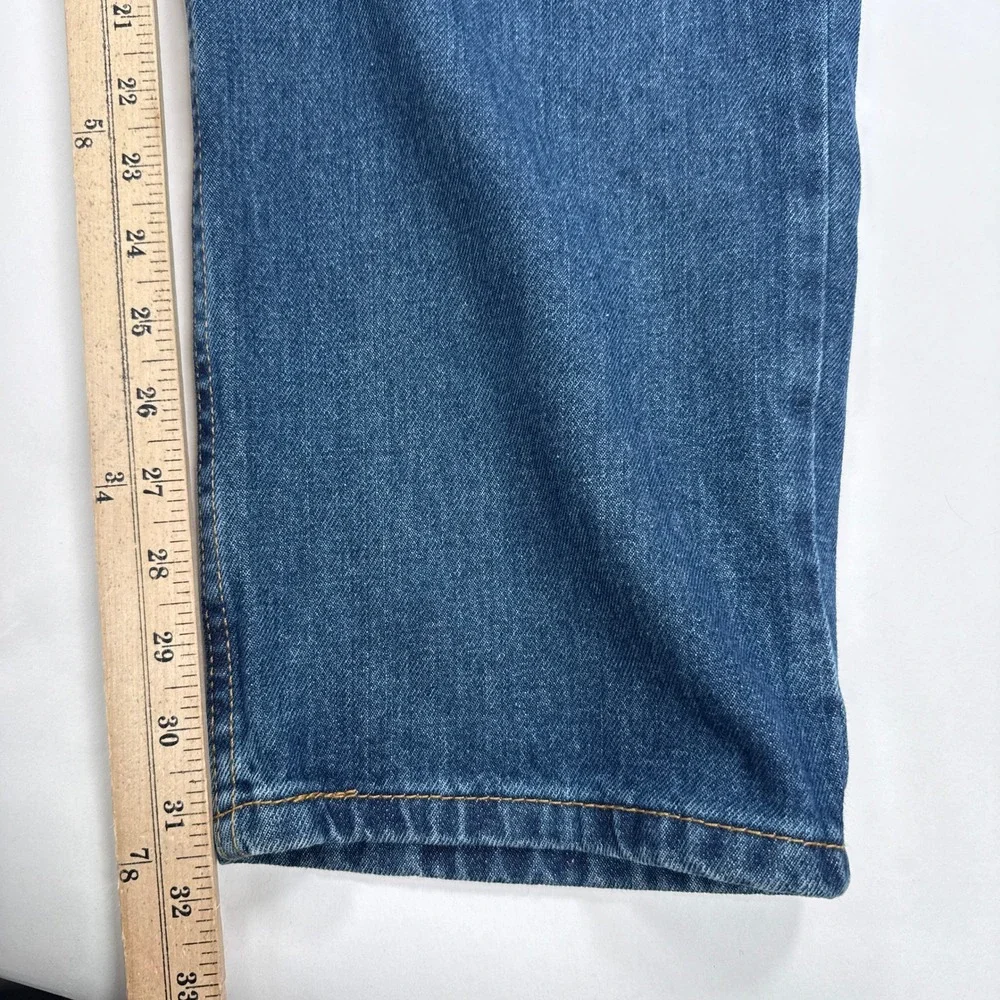 Levis excellent still